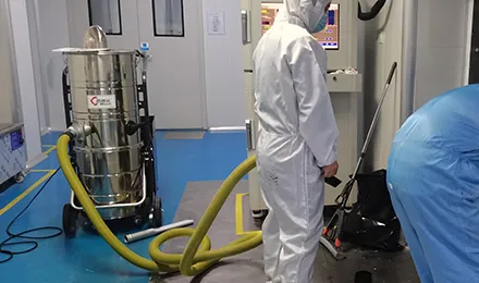 Vacuum Cleaner For Powders And Solids