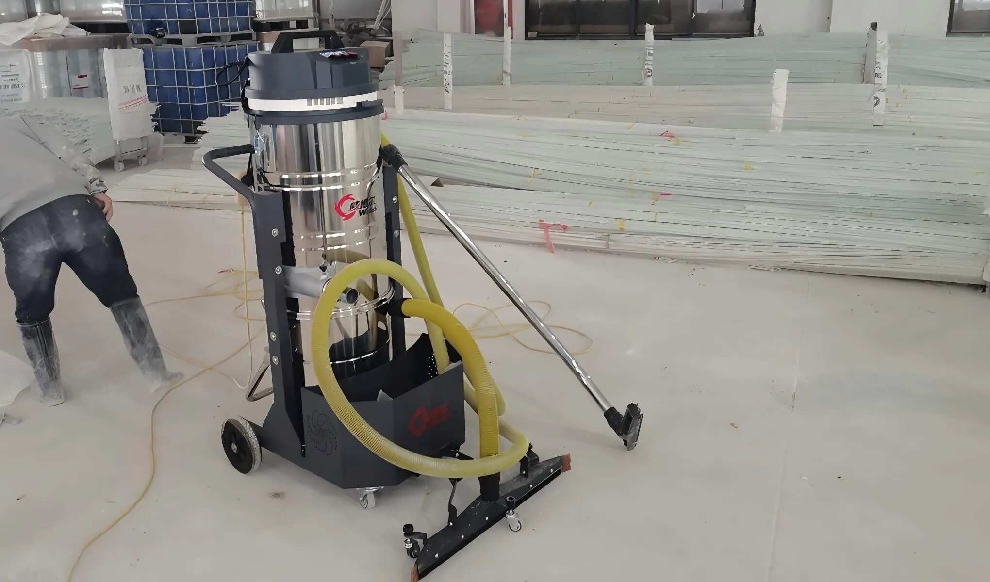 Limpeza do piso da planta